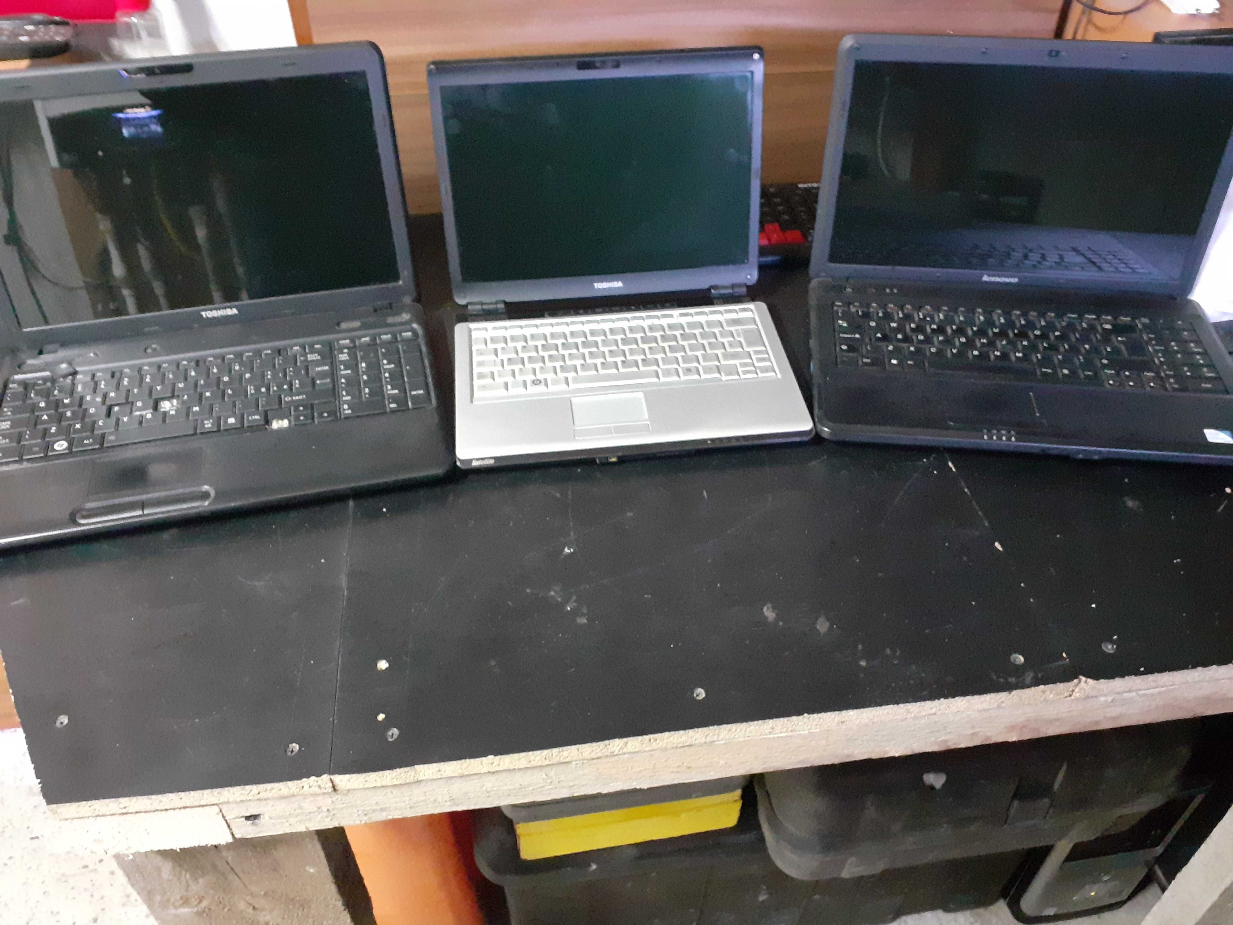 Vand 3 laptopuri ,Toshiba  2buc,Lenovo 1 buc.