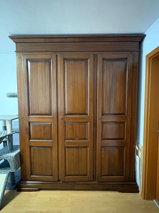 Set dormitor lemn masiv-nuc include pat, noptiere, dulap, comoda