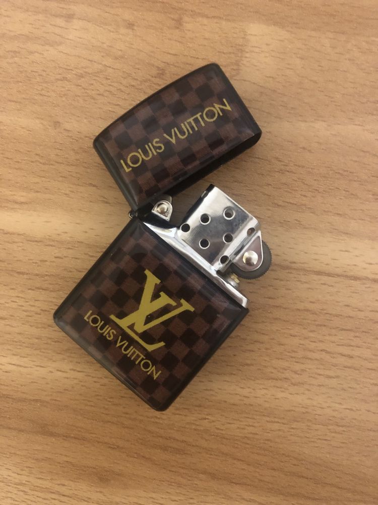 Brichetă Louis Vuitton