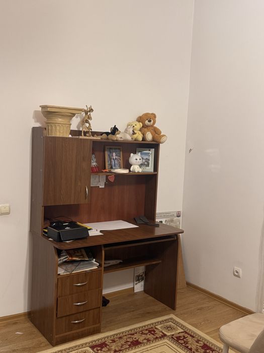 Продам мебель (книжный шкаф,стол)