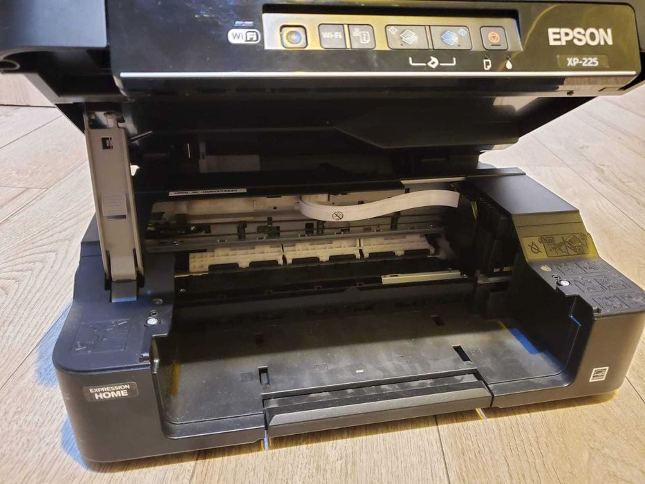 Multifunctionala Imprimanta Scanner Epson XP 225 Color nu imprima ink