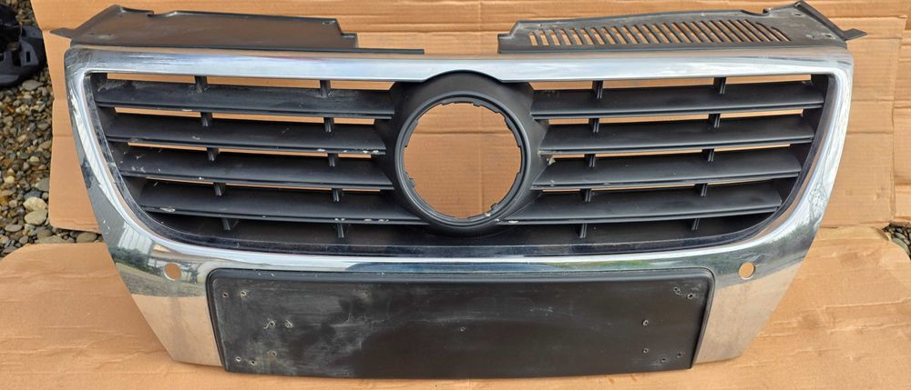 Grila radiator Vw Passat B6 2006 / 2007 2008 / 2009 2010