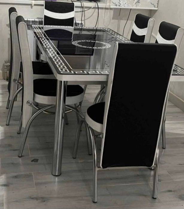 Продам кухонный стол