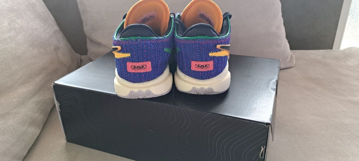 Продавам маратонки Nike Lebron XX jnr
