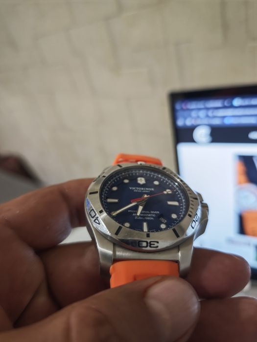 Часовник Victorinox