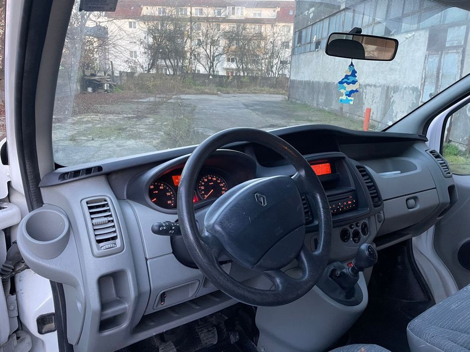 Vând Renault Trafic