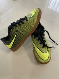 Футболни обувки Nike 35