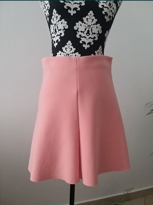 Fusta roz marca Zara