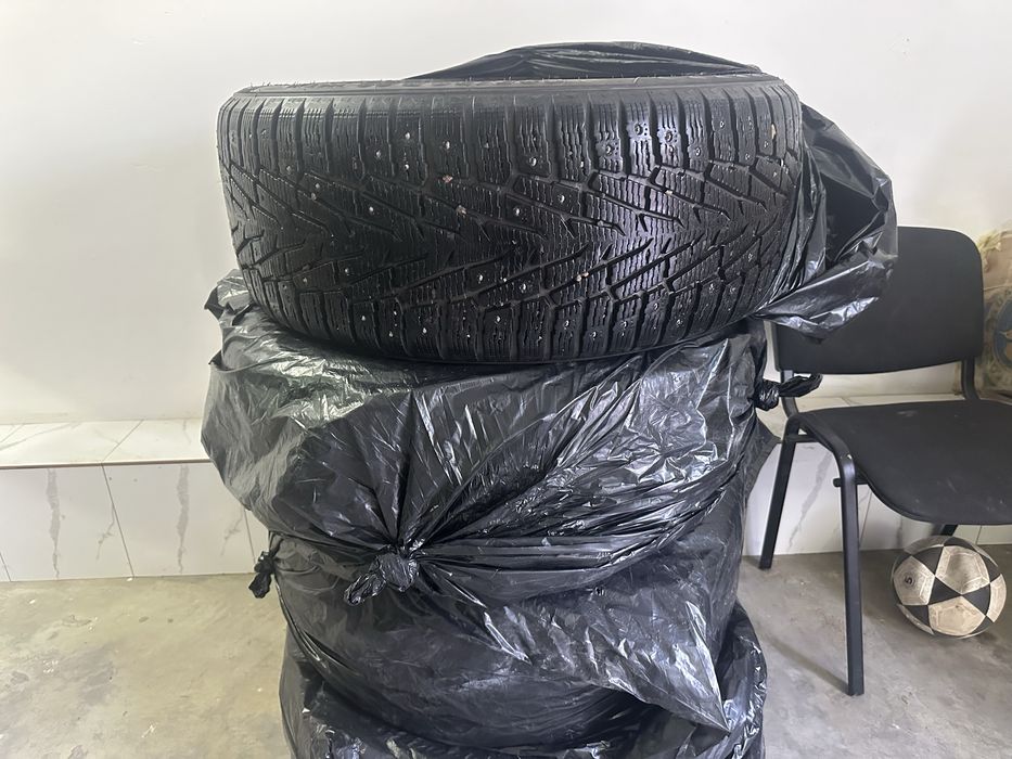 Продам Шины R20 зимние