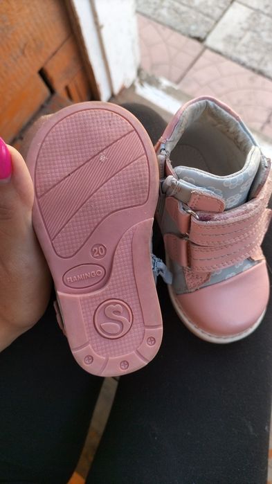 Продам обувь на девочку 1 год