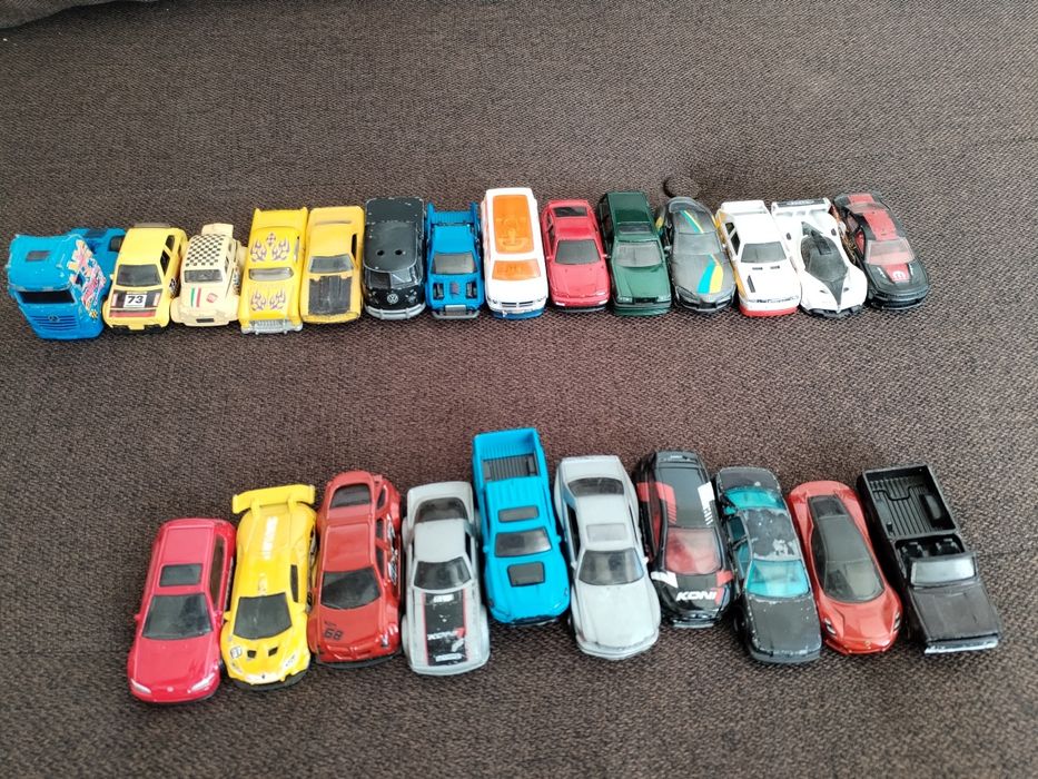 Vând colecție hotwhelss