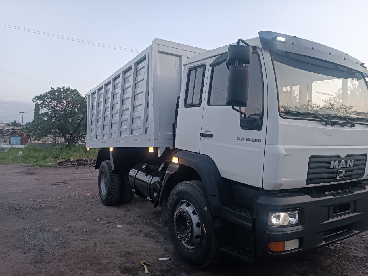 Man cla 280 samosval sotiladi