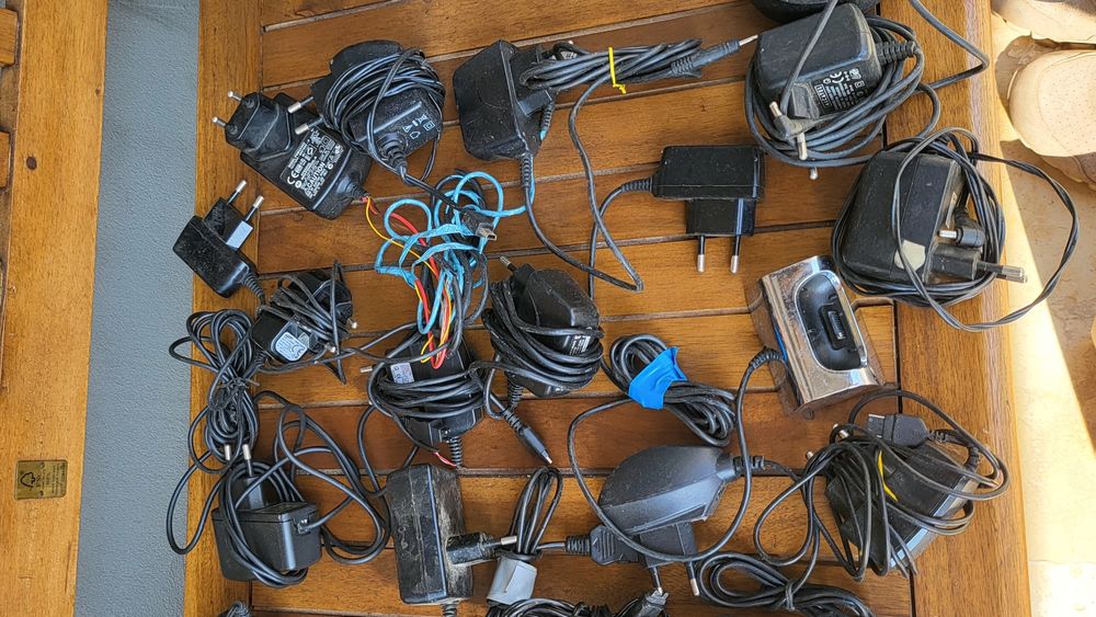 Lot incarcatoare telefoane vechi