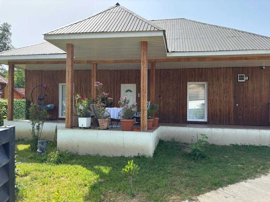 Casa superba, renovata in stil occidental , cu panouri fotovoltaice