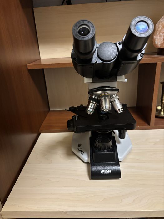Vand microscop nou cu accesorii