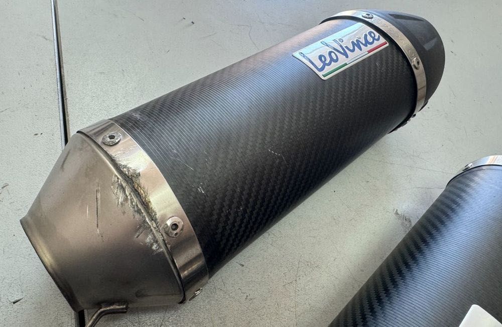 Оригинални карбонови ауспуси на LeoVince