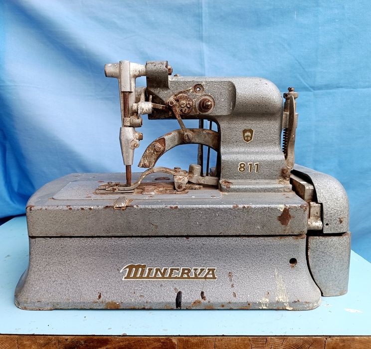 MINERVA 811 sanoat tikuv mashinasi (Chexoslovakiya ishlab chiqarishi)