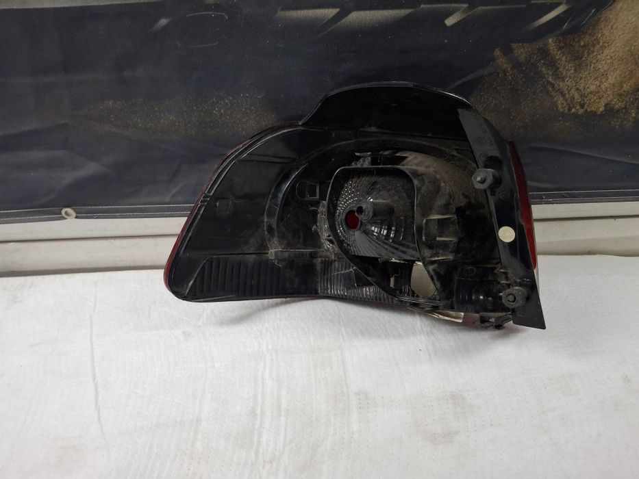 Stop lampa tripla dreapta pe aripa vw golf 6