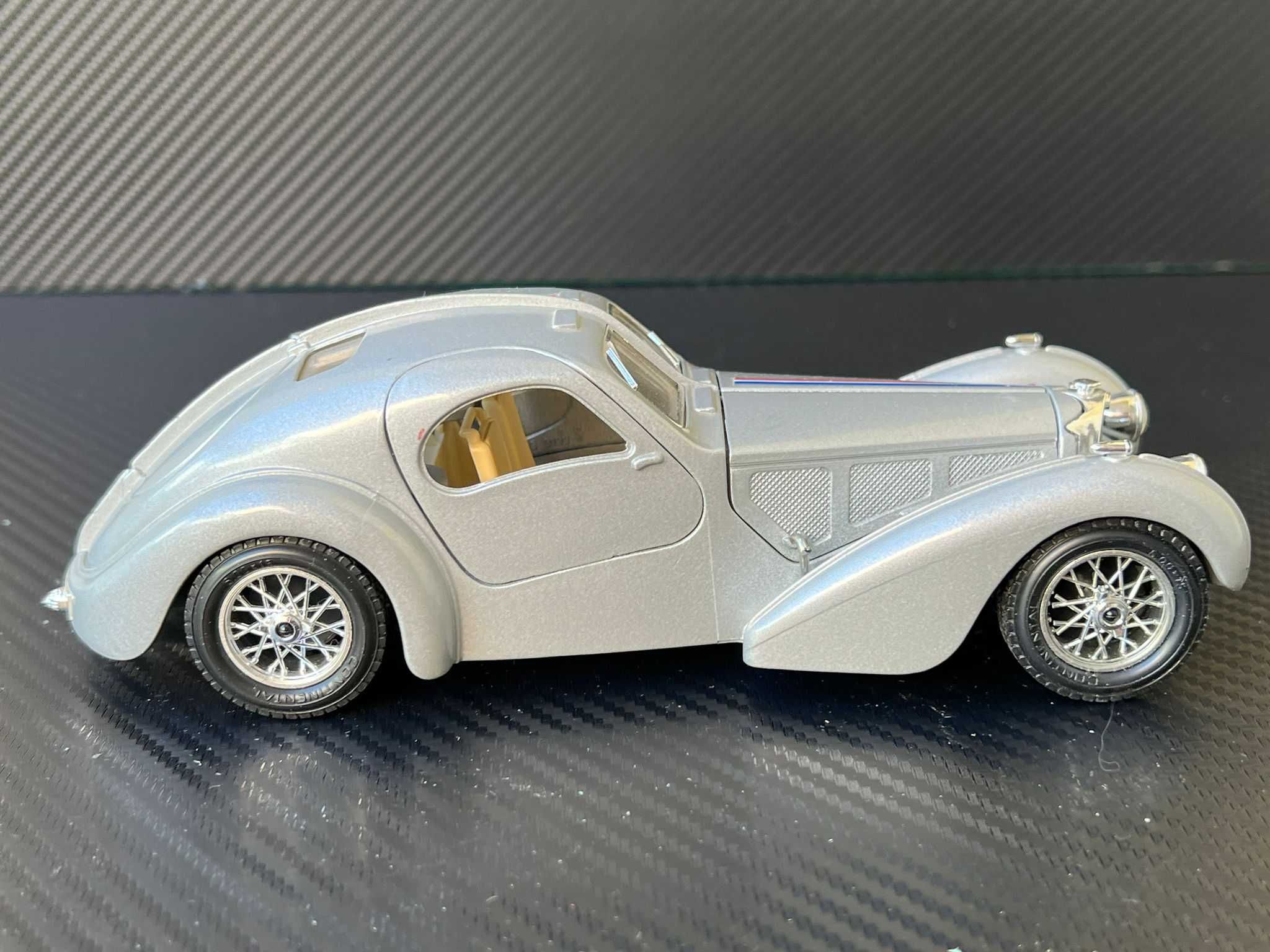 Macheta auto 1/24 Burago Bugatti Atlantic