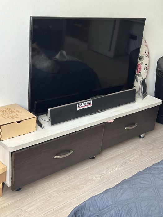 Тумба под ТВ с выдвижными ящиками