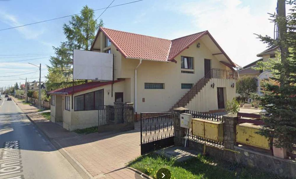 Vilă - spaţiu comercial/clinică medicală parter si apartament etaj.