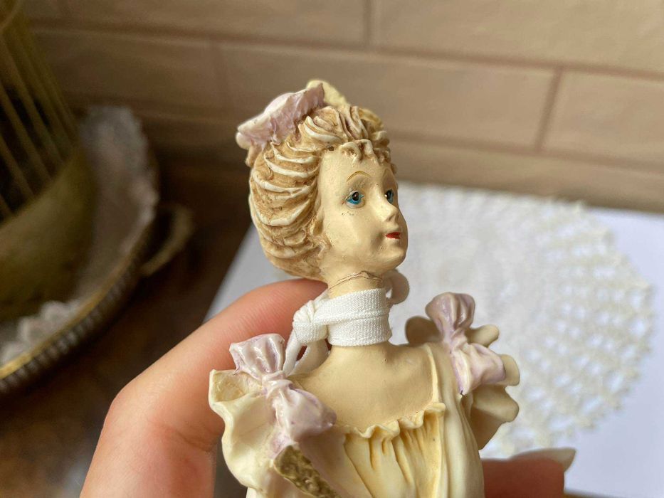 Красива порцеланова дама от Англия