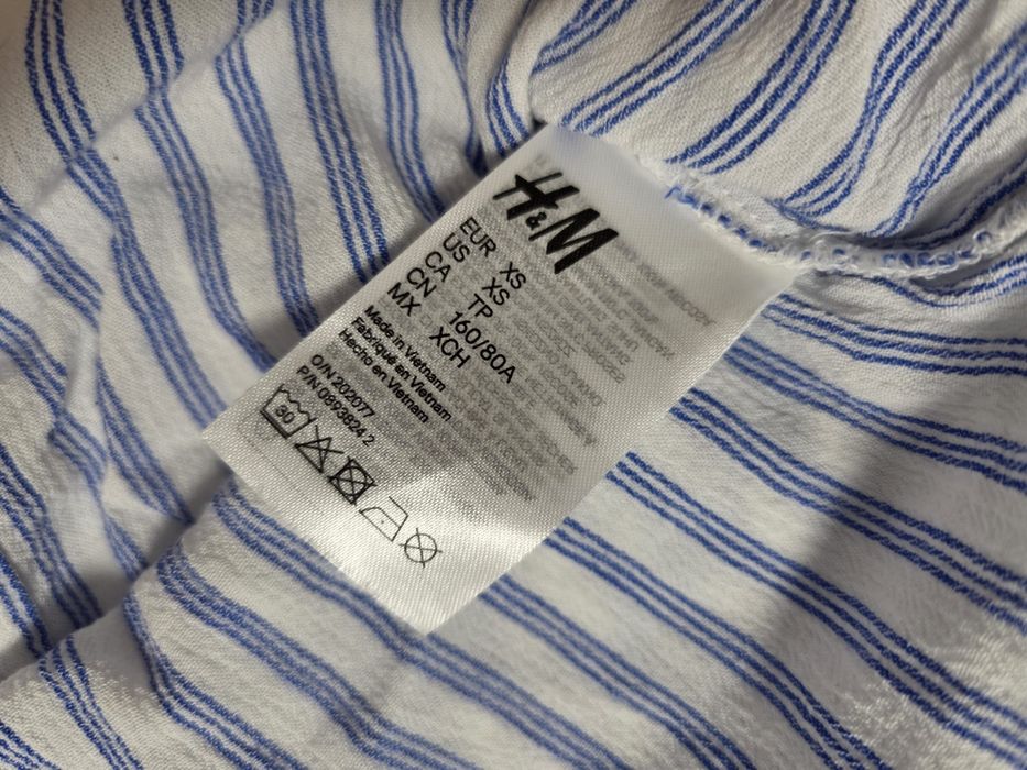 Дамски летен топ на H&M с копчета и връзки  - Размер XS