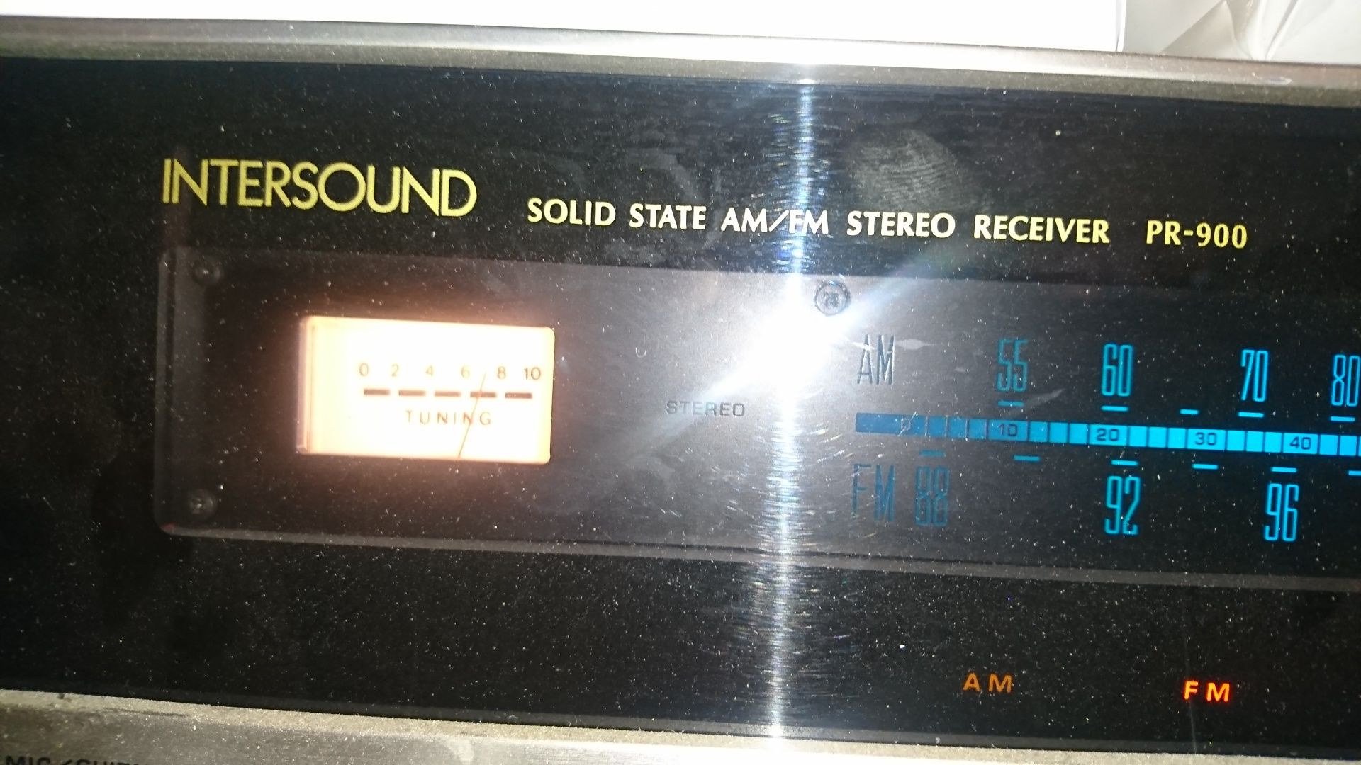 AM-FM стерео ресйвър intersound