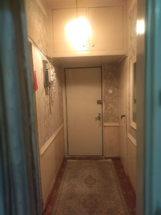 Kvartra sotiladi 3 xonna farxod bozor rŏparasida azgina kirganda