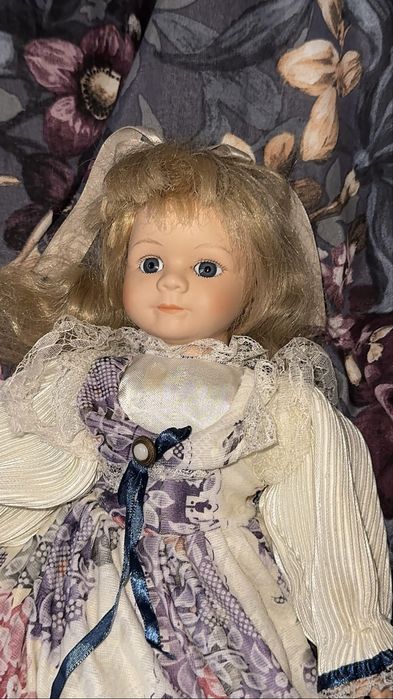 Papusa din  portelan