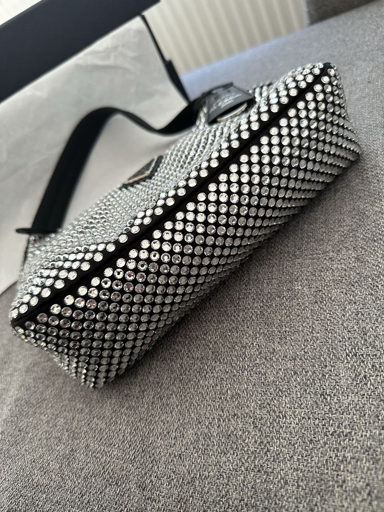 Prada re edition 2000 чанта