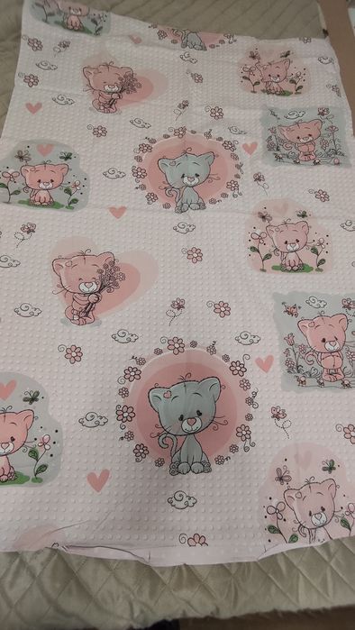 Бебешки комлект чаршафи 2 бр  и олекотена завивка за бебешко креватче