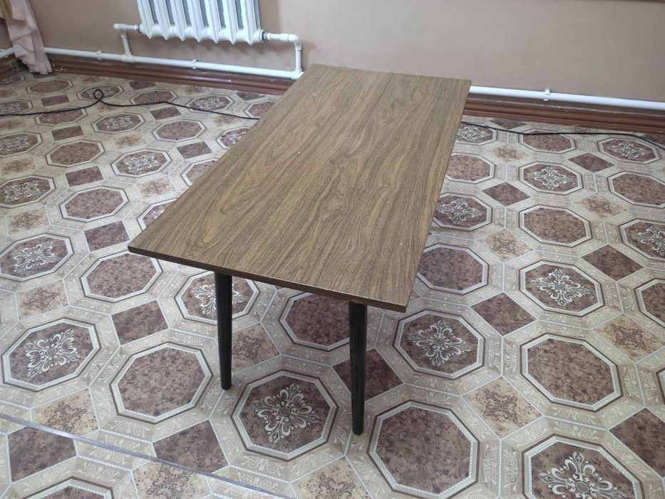 Stol v xoroshem sostoyanii