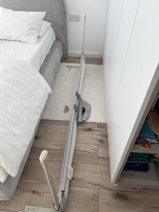 Vand protectie laterala pat . Foarte stabila si sigura pt copilasi