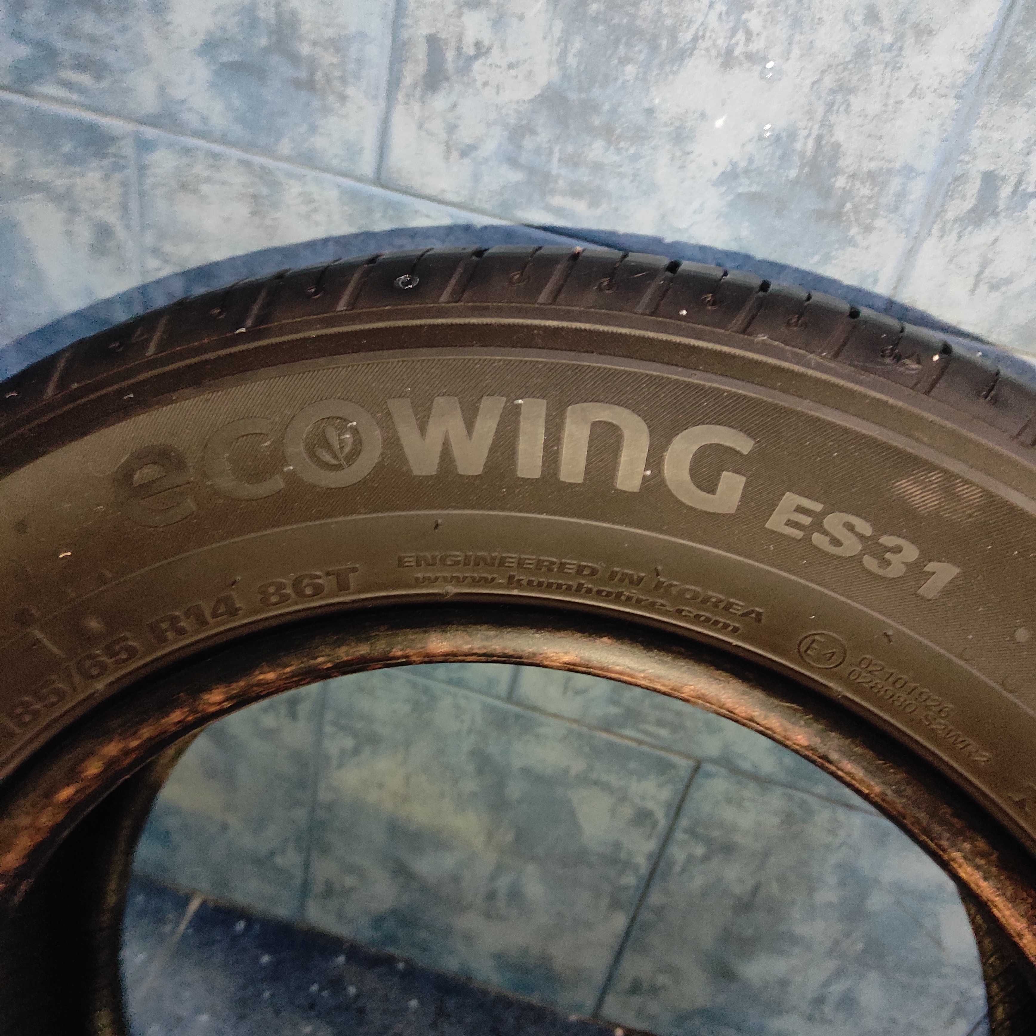2 броя Летни гуми Kumho 185/65 r14 ecowing es31