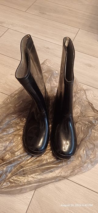 Cizmulite de cauciuc marimea 36/37 purtate de doua ori