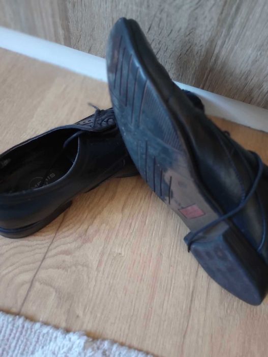 Pantofi din piele cu sireturi,pentru barbati