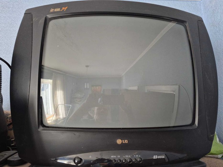 ДВА ТЕЛЕВИЗОРА в рабочем состоянии LG
