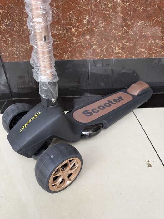 Самокаты детские, новые, магазин.