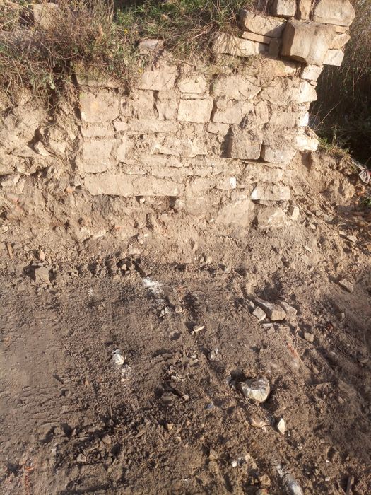 Piatra veche demolata