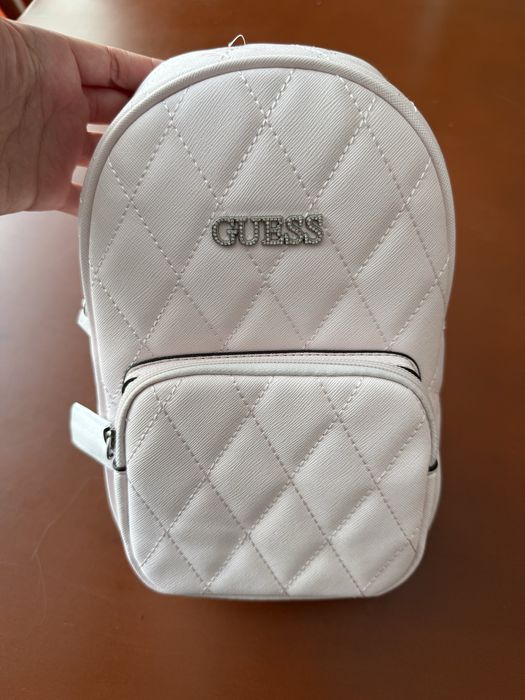 Нова, оригинална раница Guess