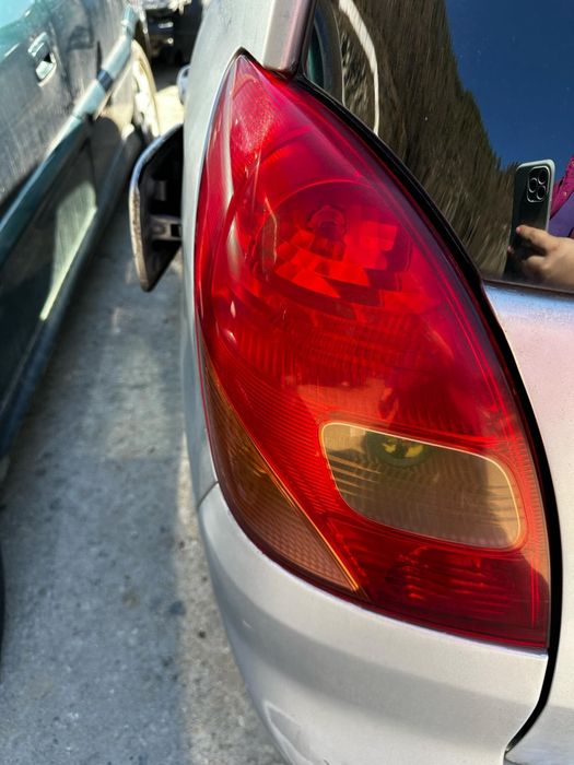 Тойота Корола версо 1.8 на части