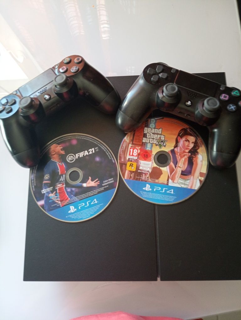 PS 4 cu volan GTA 5 FIFA 21