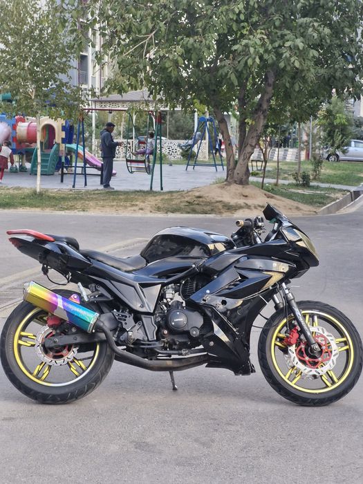 Moto sotiladi 250cc ( 1 300$ )