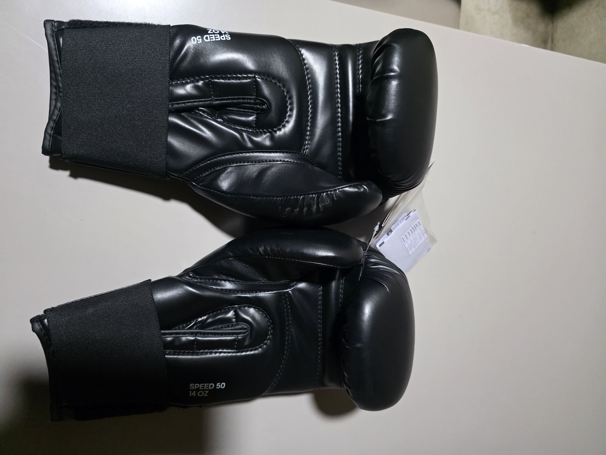 Vând manusi de box, Adidas 14 oz.