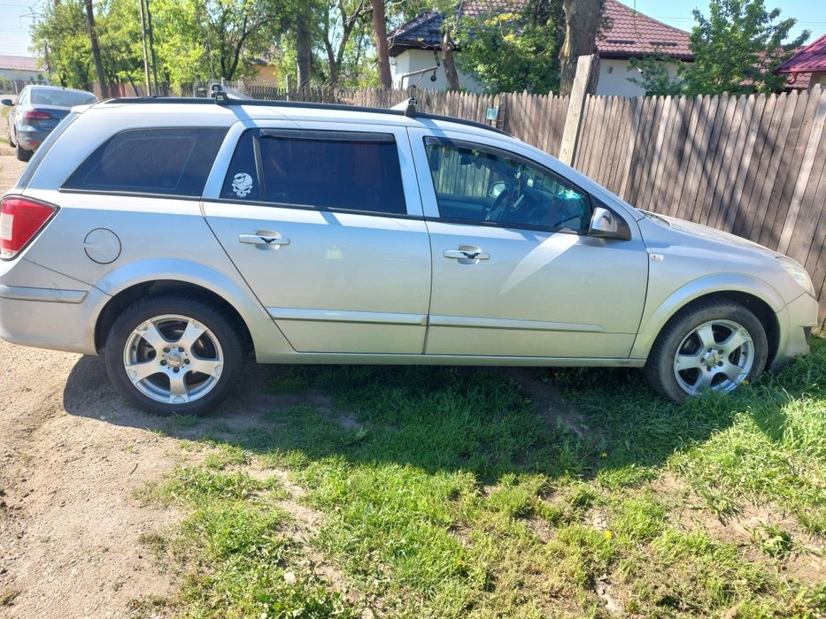 Dezmembrez sau o vand intreaga opel astra h