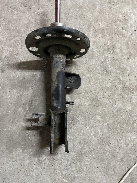 Nissan Quest передни амортизатор