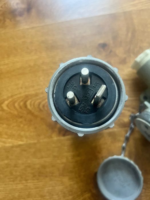 Contactor pentru hală mediu gazos