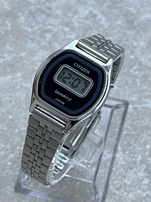 Citizen damă ani 80-90 ‘