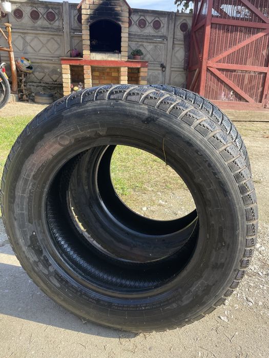 Vând doua cauciucuri 215/65 R16 C